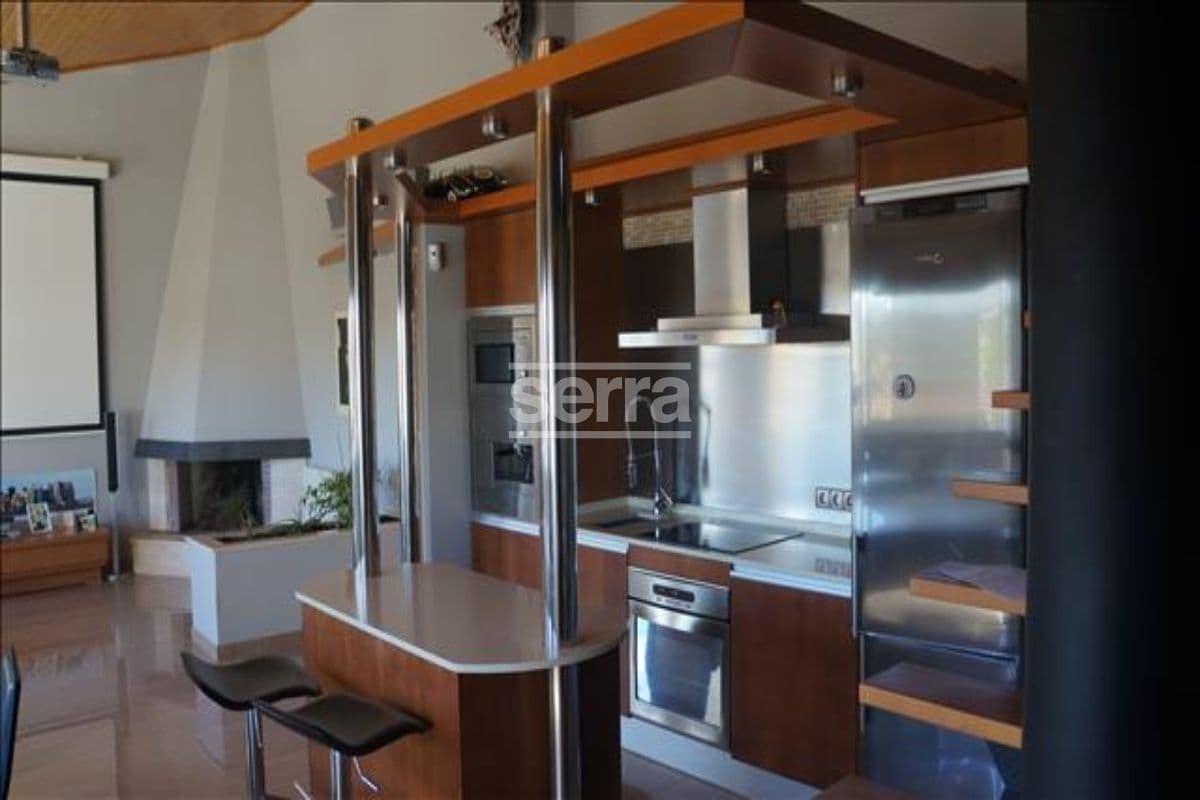 Espectacular finca en venta en Vilobí del Penedès con tres viviendas, un gran jardín con piscina y e-36
