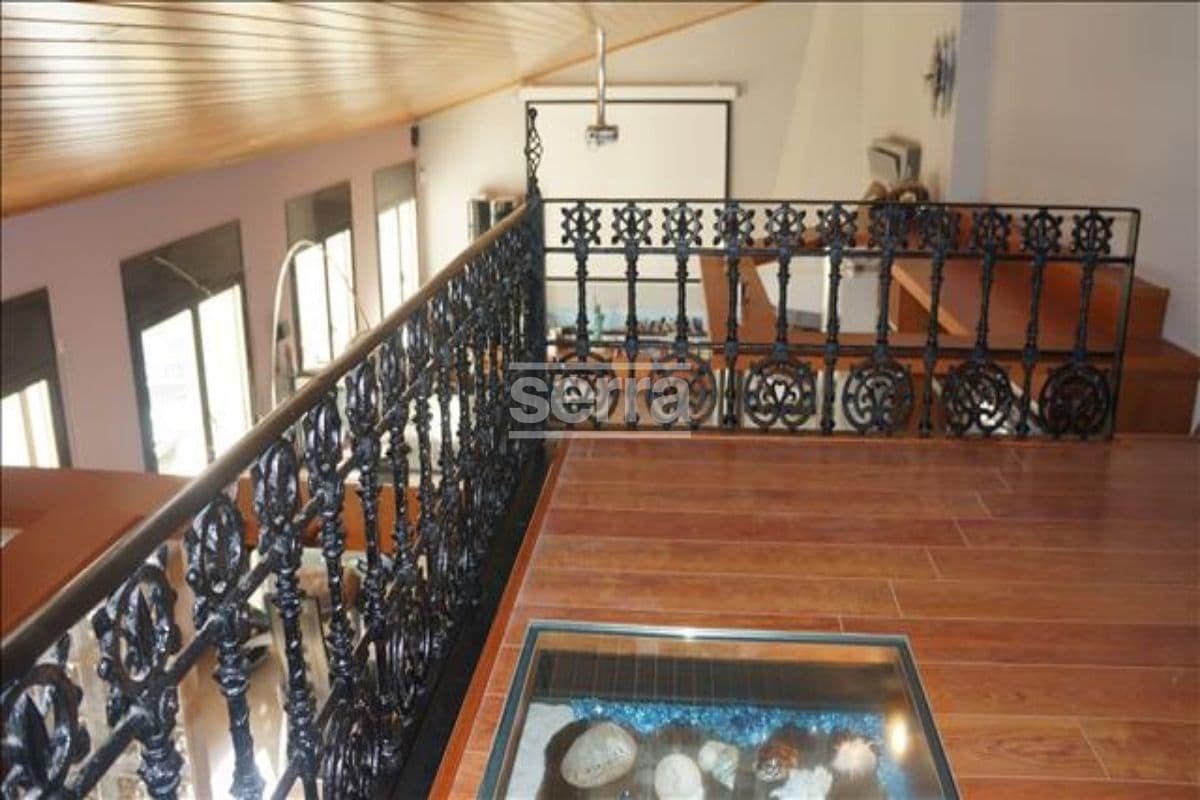 Espectacular finca en venta en Vilobí del Penedès con tres viviendas, un gran jardín con piscina y e-33