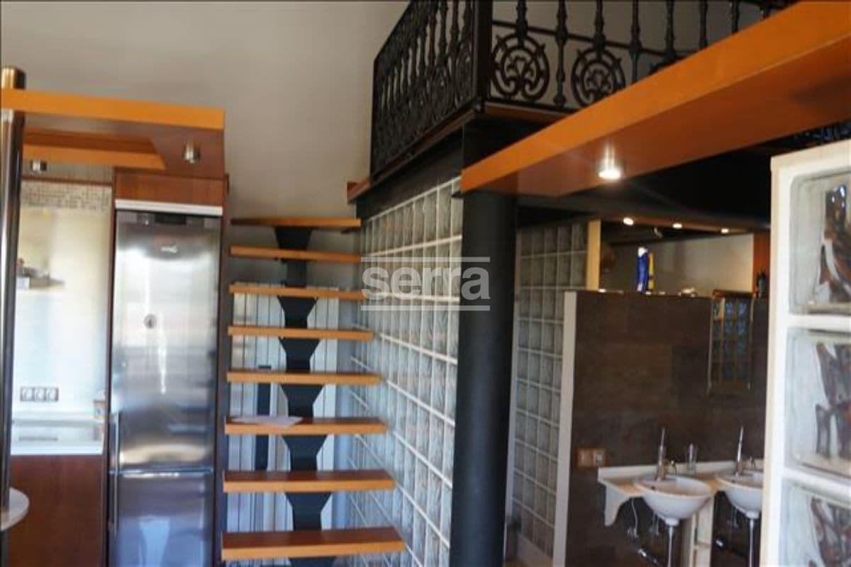 Espectacular finca en venta en Vilobí del Penedès con tres viviendas, un gran jardín con piscina y e-35