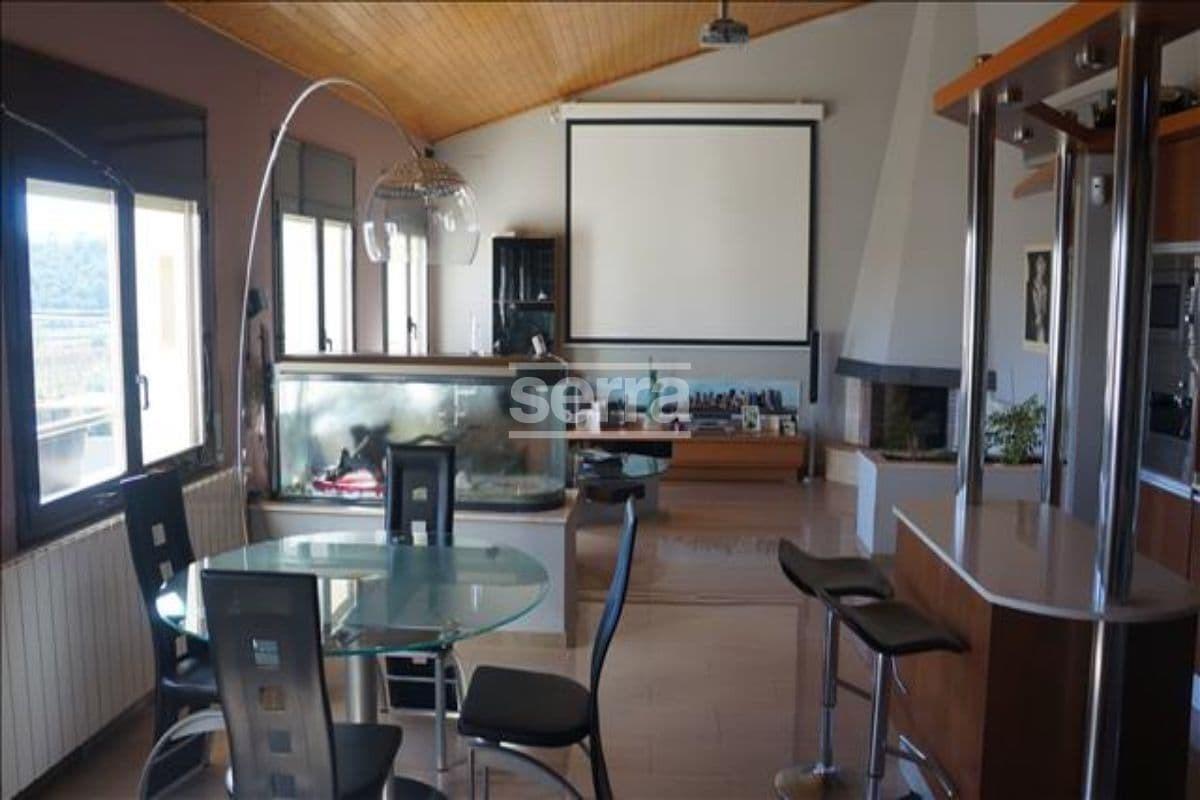 Espectacular finca en venta en Vilobí del Penedès con tres viviendas, un gran jardín con piscina y e-41