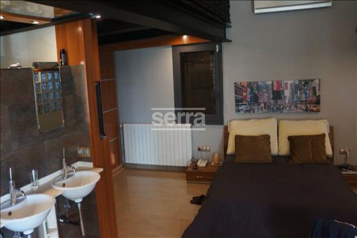 Espectacular finca en venta en Vilobí del Penedès con tres viviendas, un gran jardín con piscina y e-38