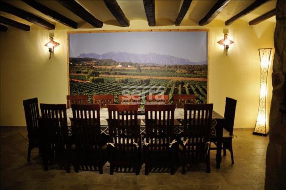 Espectacular finca en venta en Vilobí del Penedès con tres viviendas, un gran jardín con piscina y e-42