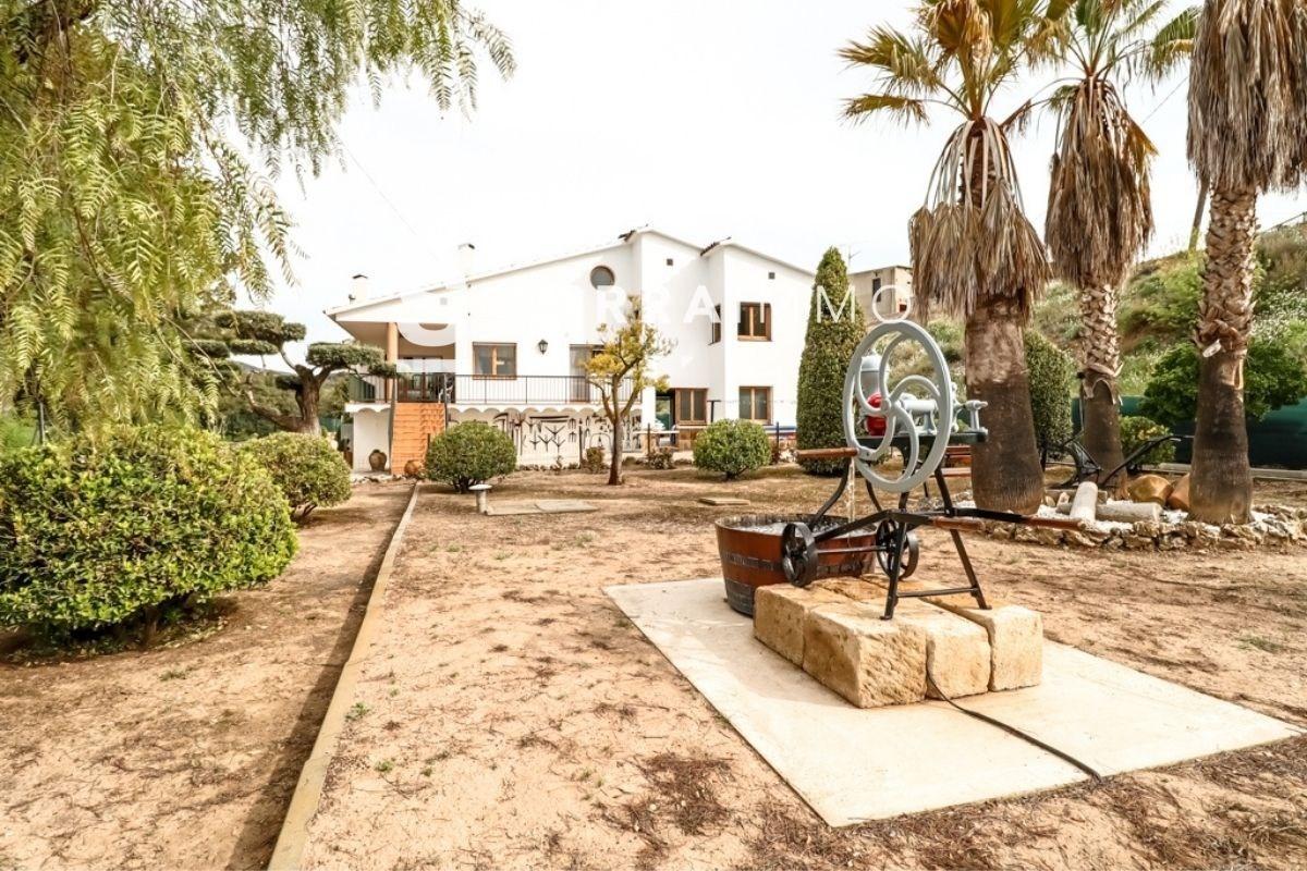 Chalet de 406 m² con parcela de 11.524m² en Guardiola-34