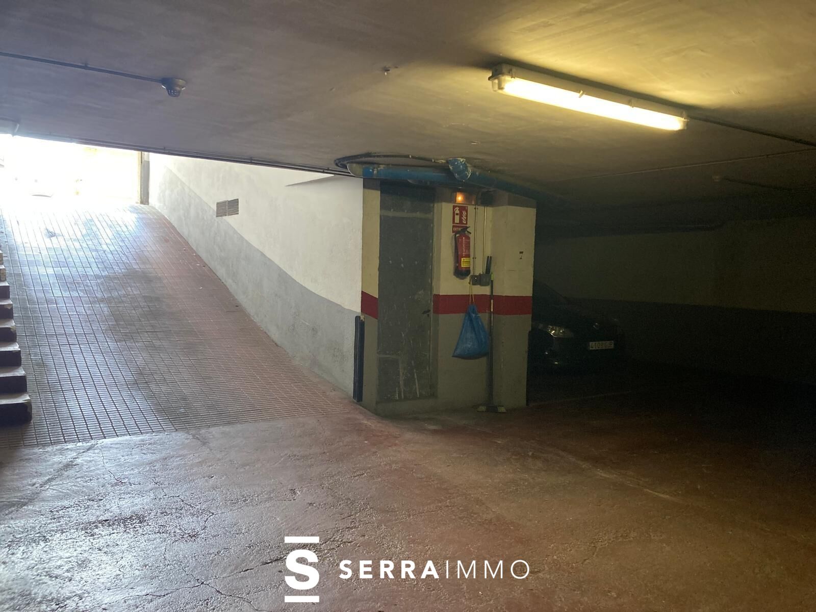 Plaza de aparcamiento en la zona del barrio de mar-7
