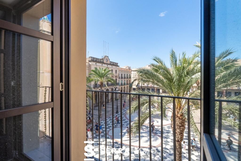 Exclusivo ático dúplex en el corazón de la Plaça de la Vila, con terraza privada y piscina comunitaria-9