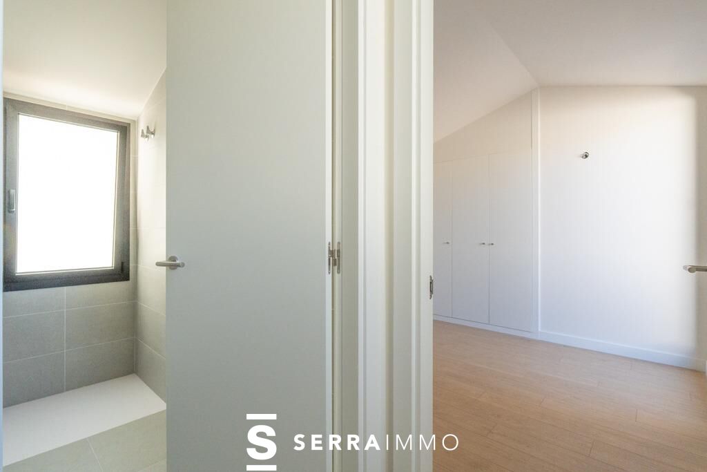 Exclusivo ático dúplex en el corazón de la Plaça de la Vila, con terraza privada y piscina comunitaria-31
