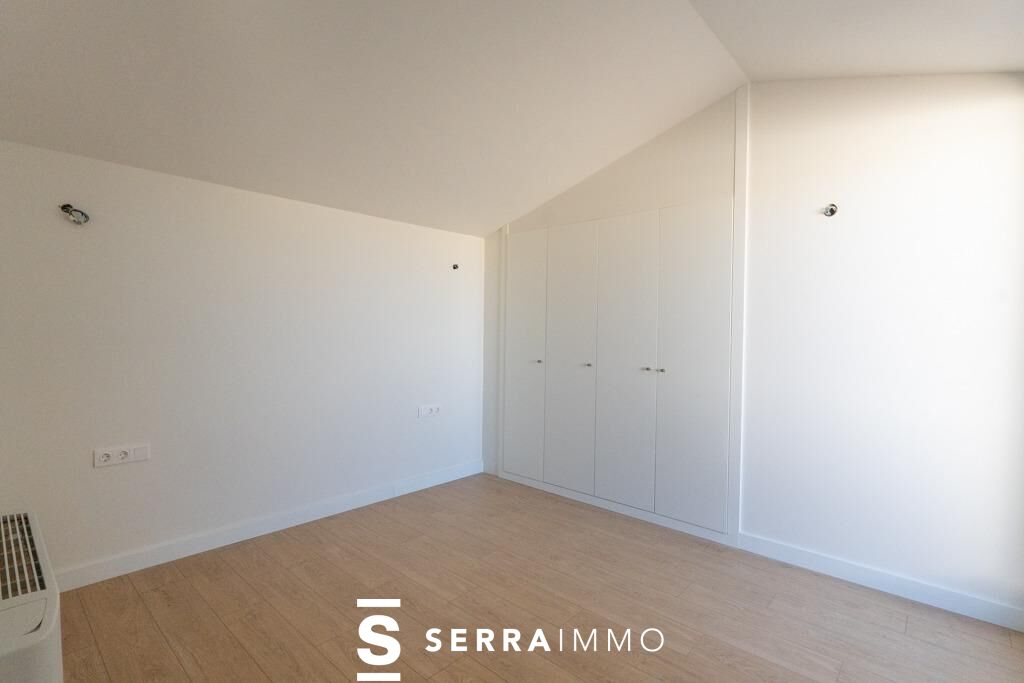 Exclusivo ático dúplex en el corazón de la Plaça de la Vila, con terraza privada y piscina comunitaria-35