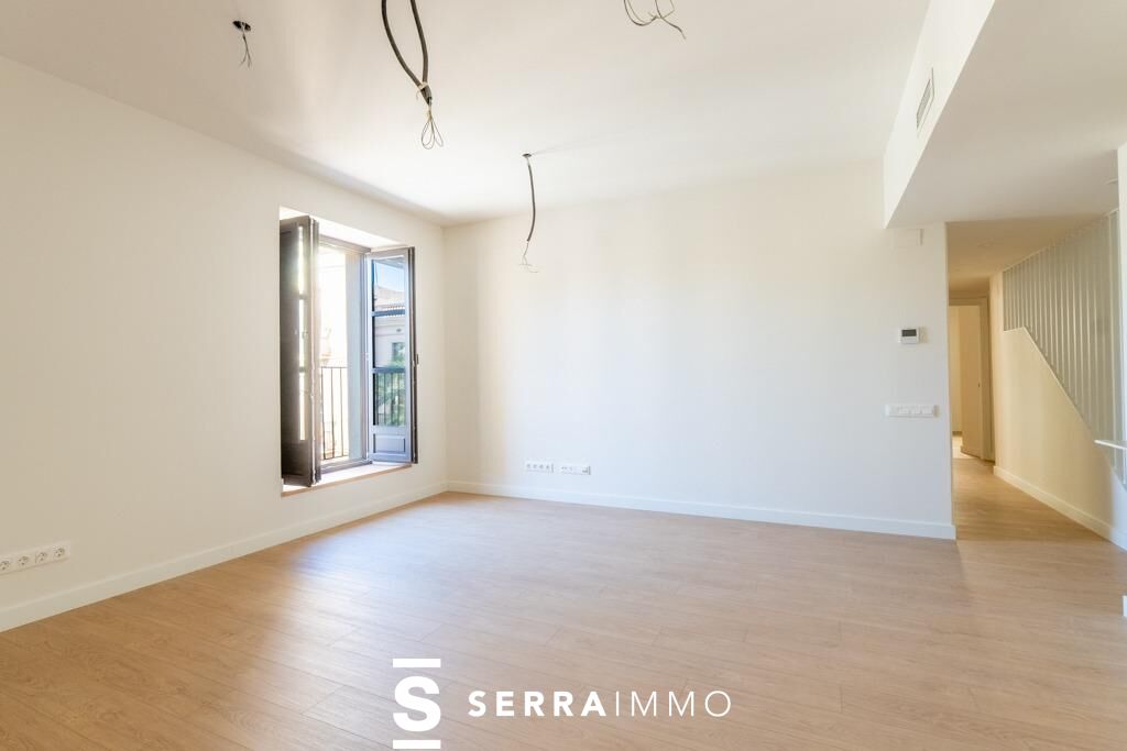 Exclusivo ático dúplex en el corazón de la Plaça de la Vila, con terraza privada y piscina comunitaria-11