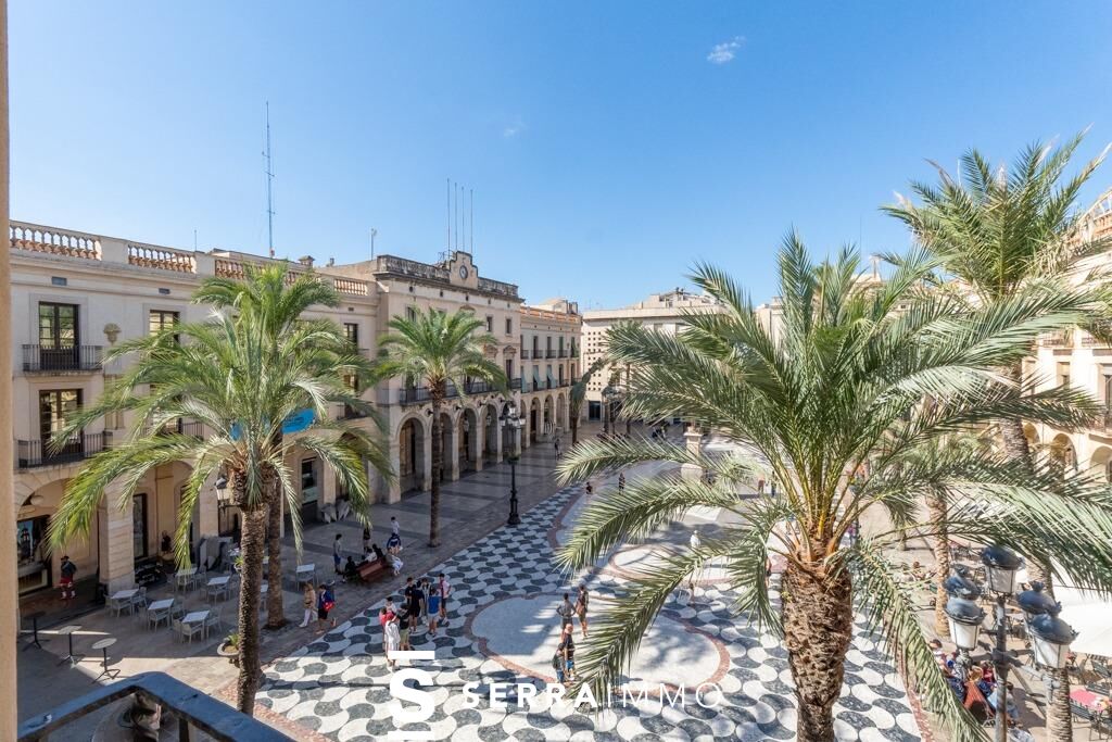 Exclusivo ático dúplex en el corazón de la Plaça de la Vila, con terraza privada y piscina comunitaria-2