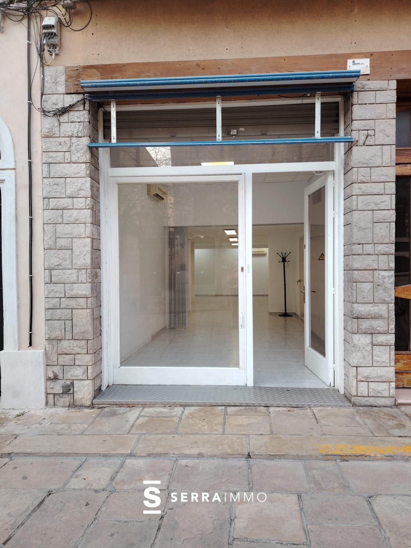 VILAFRANCA DEL PENEDÈS- LOCAL EN PLAZA JAUME I-3