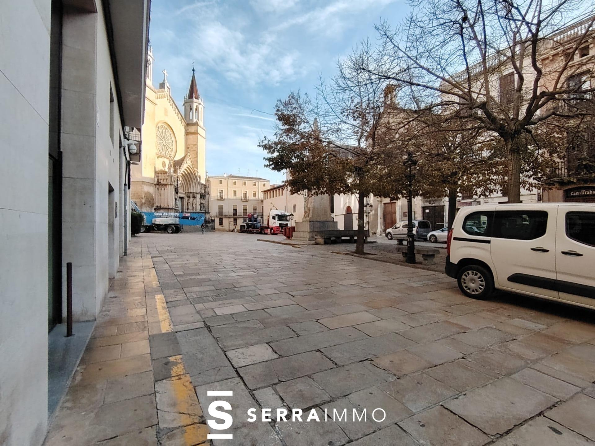 VILAFRANCA DEL PENEDÈS- LOCAL EN PLAZA JAUME I-7