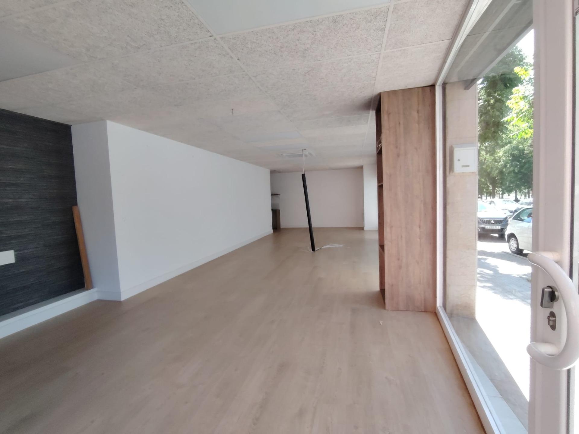 Vilafranca del penedès-- Local comercial en La Girada – Ideal para formación, oficinas y actividades profesionales-3