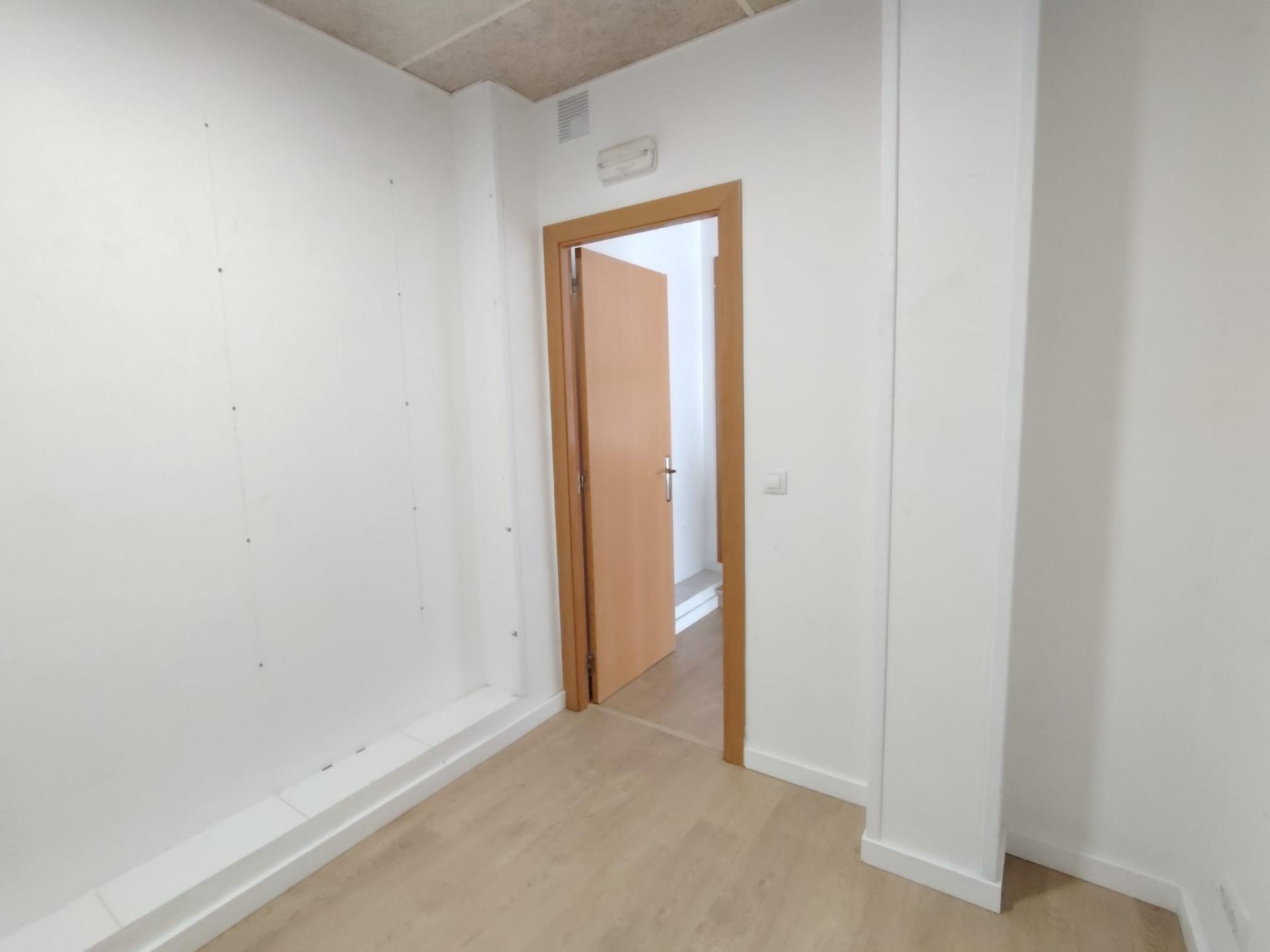 Vilafranca del penedès-- Local comercial en La Girada – Ideal para formación, oficinas y actividades profesionales-9