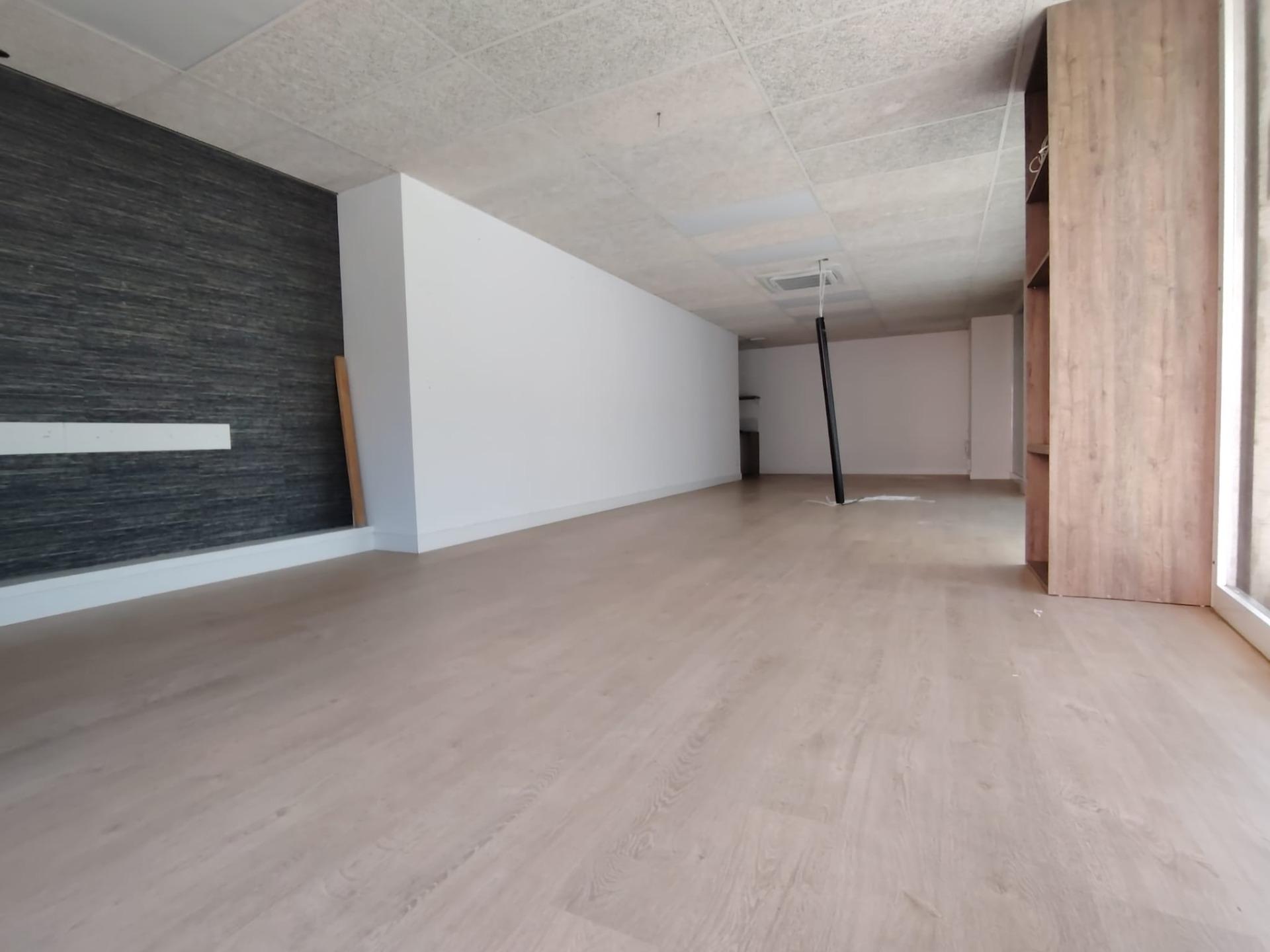 Vilafranca del penedès-- Local comercial en La Girada – Ideal para formación, oficinas y actividades profesionales-2