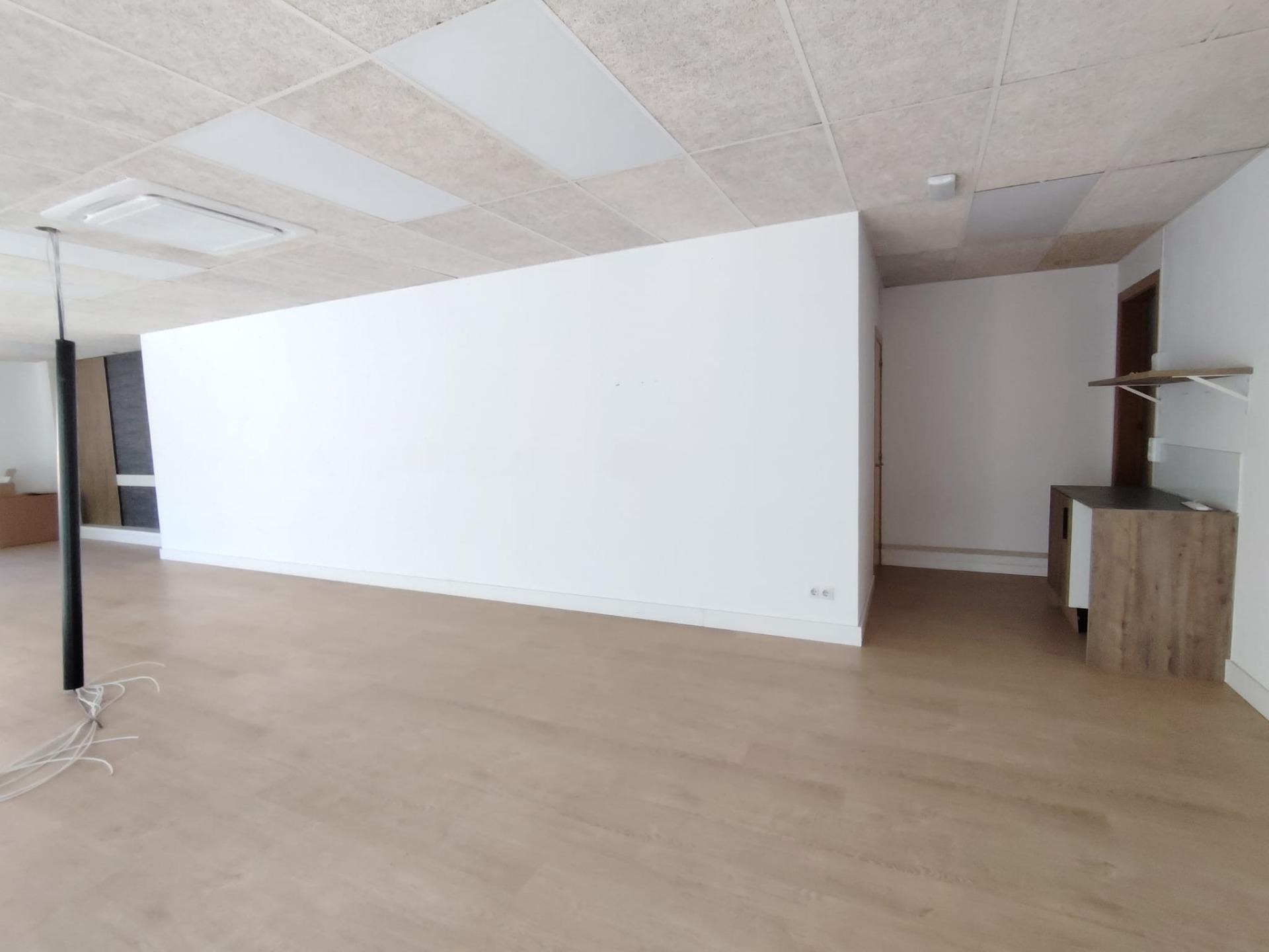 Vilafranca del penedès-- Local comercial en La Girada – Ideal para formación, oficinas y actividades profesionales-4