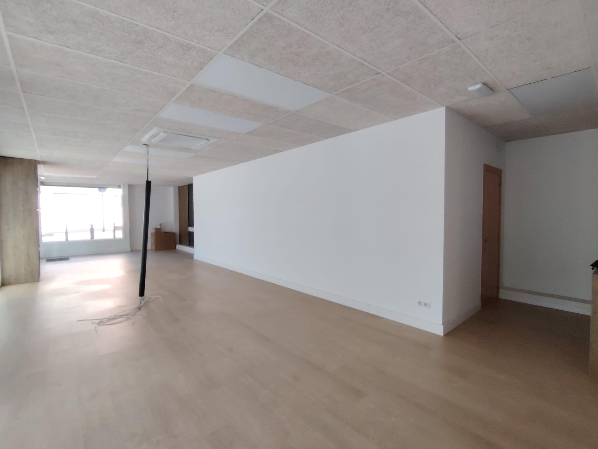 Vilafranca del penedès-- Local comercial en La Girada – Ideal para formación, oficinas y actividades profesionales-5
